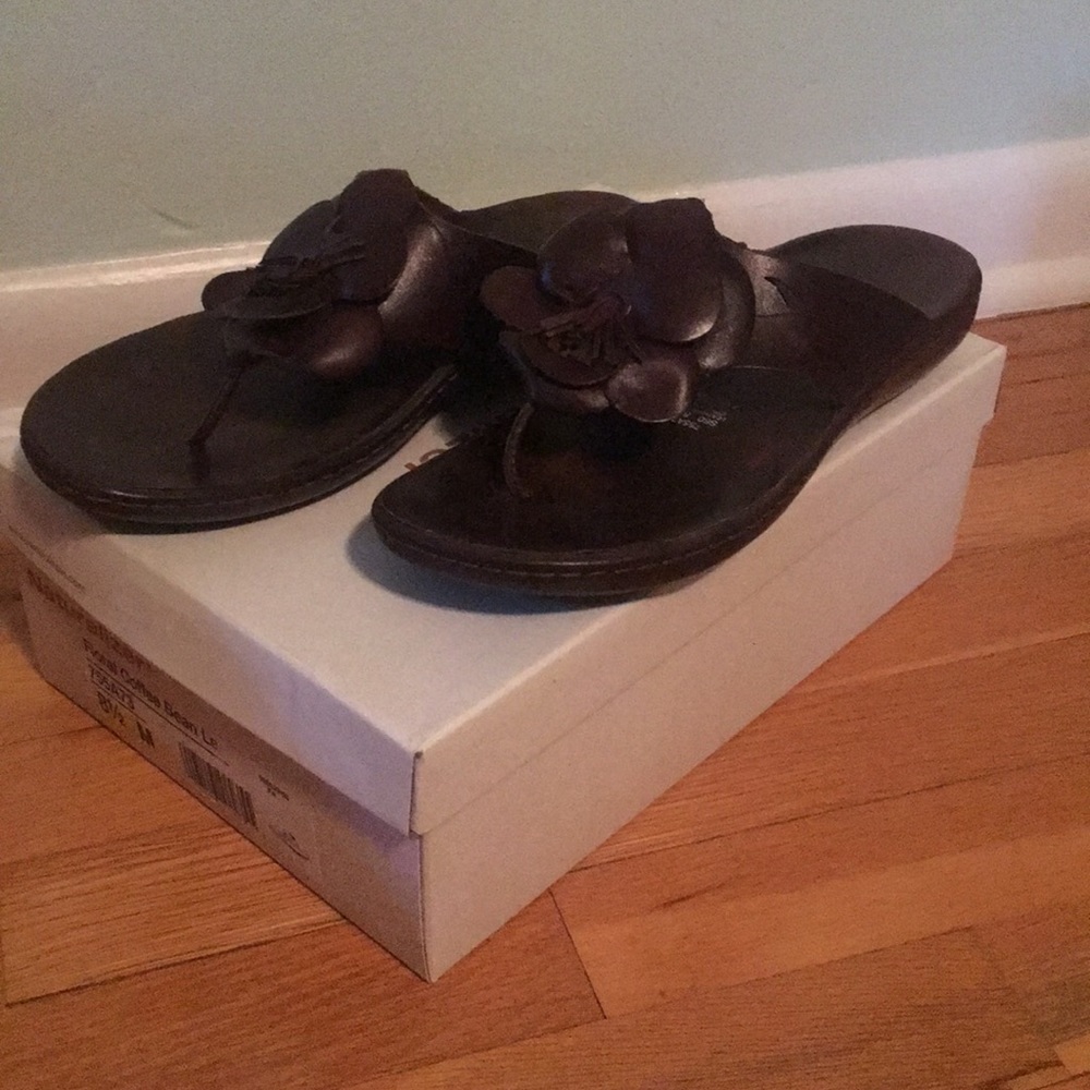 Brown floral leather Naturalizer flip flops